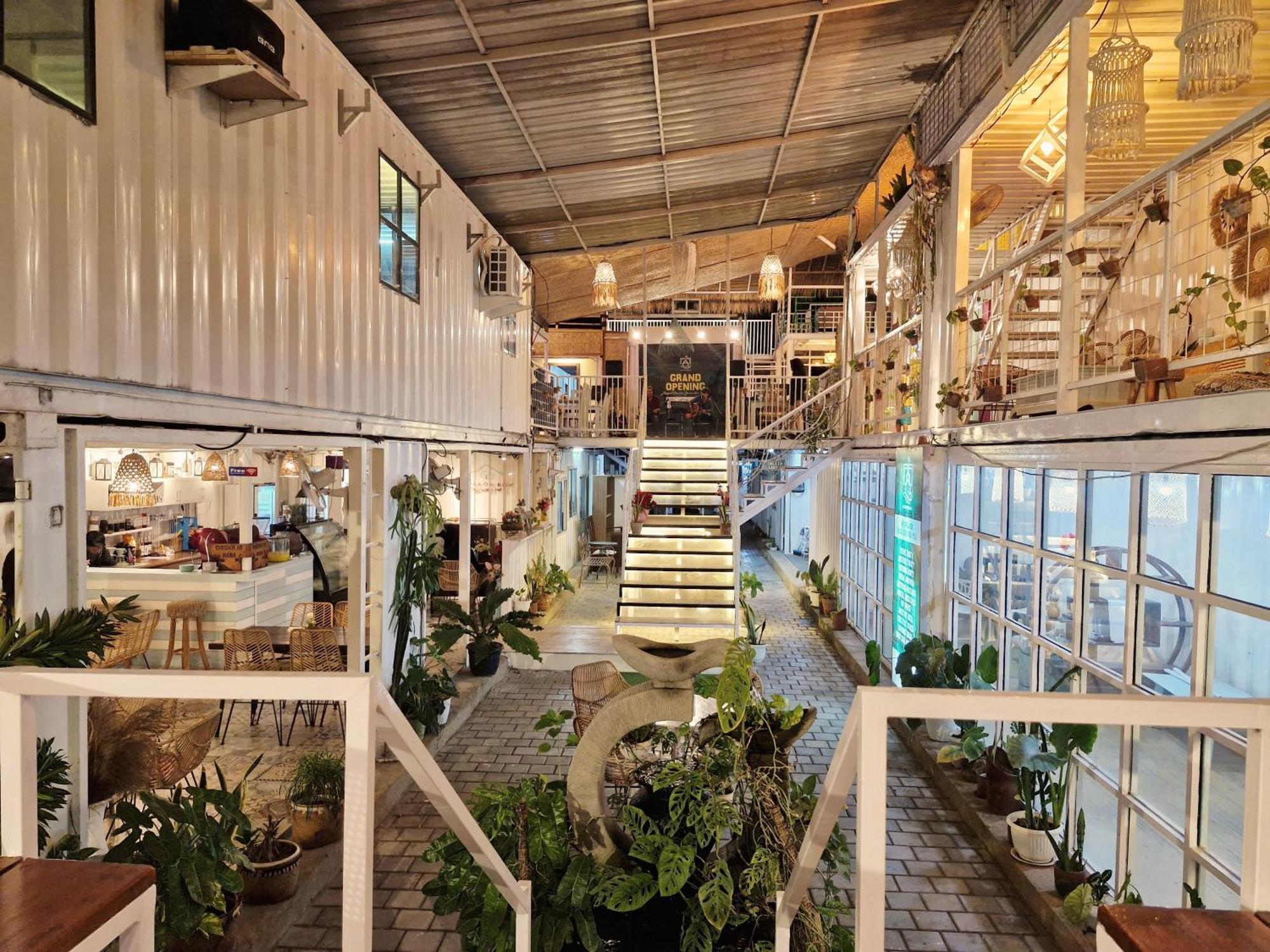 Karcof Container Hostel Senggigi Exterior foto