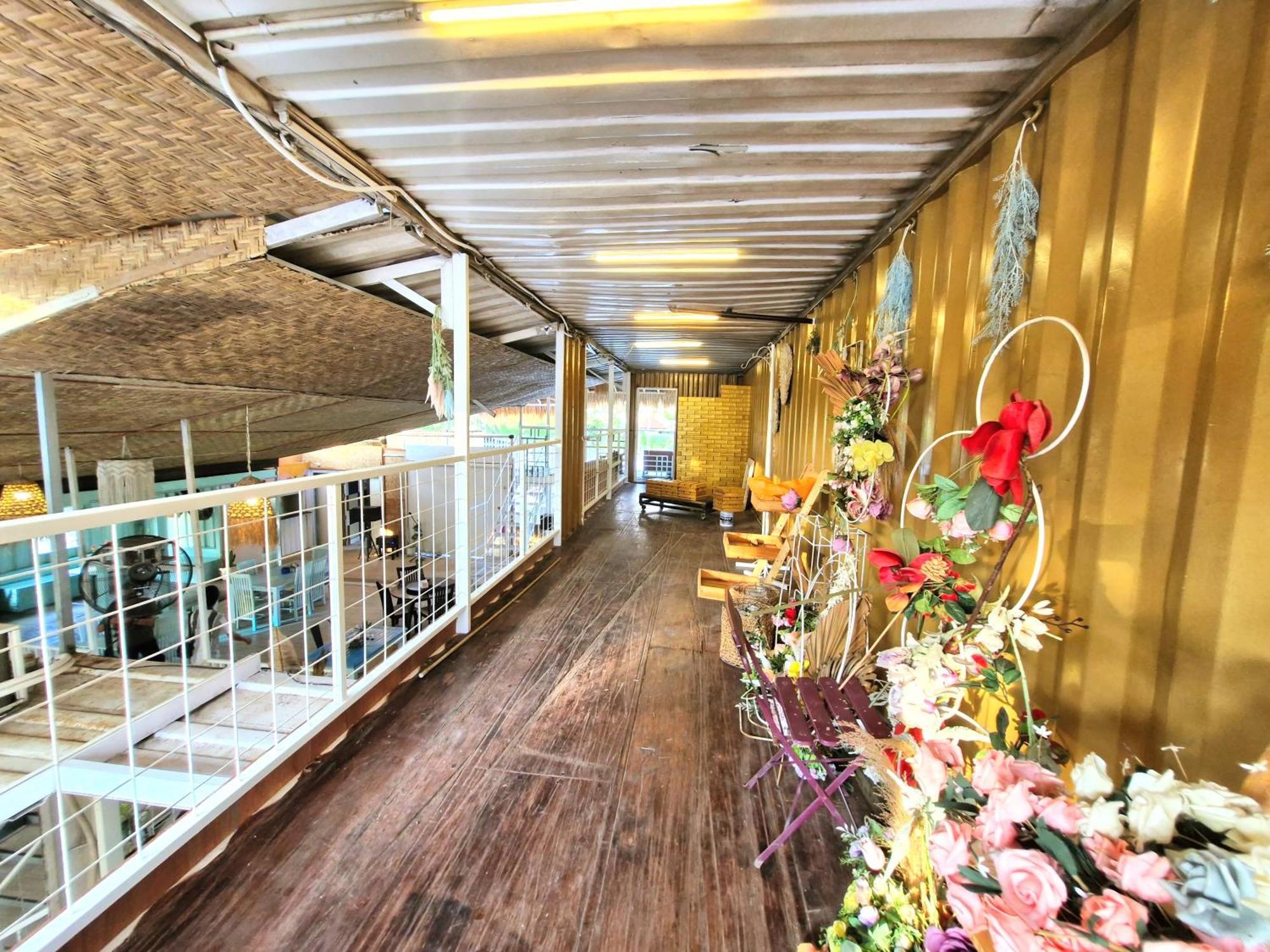 Karcof Container Hostel Senggigi Exterior foto