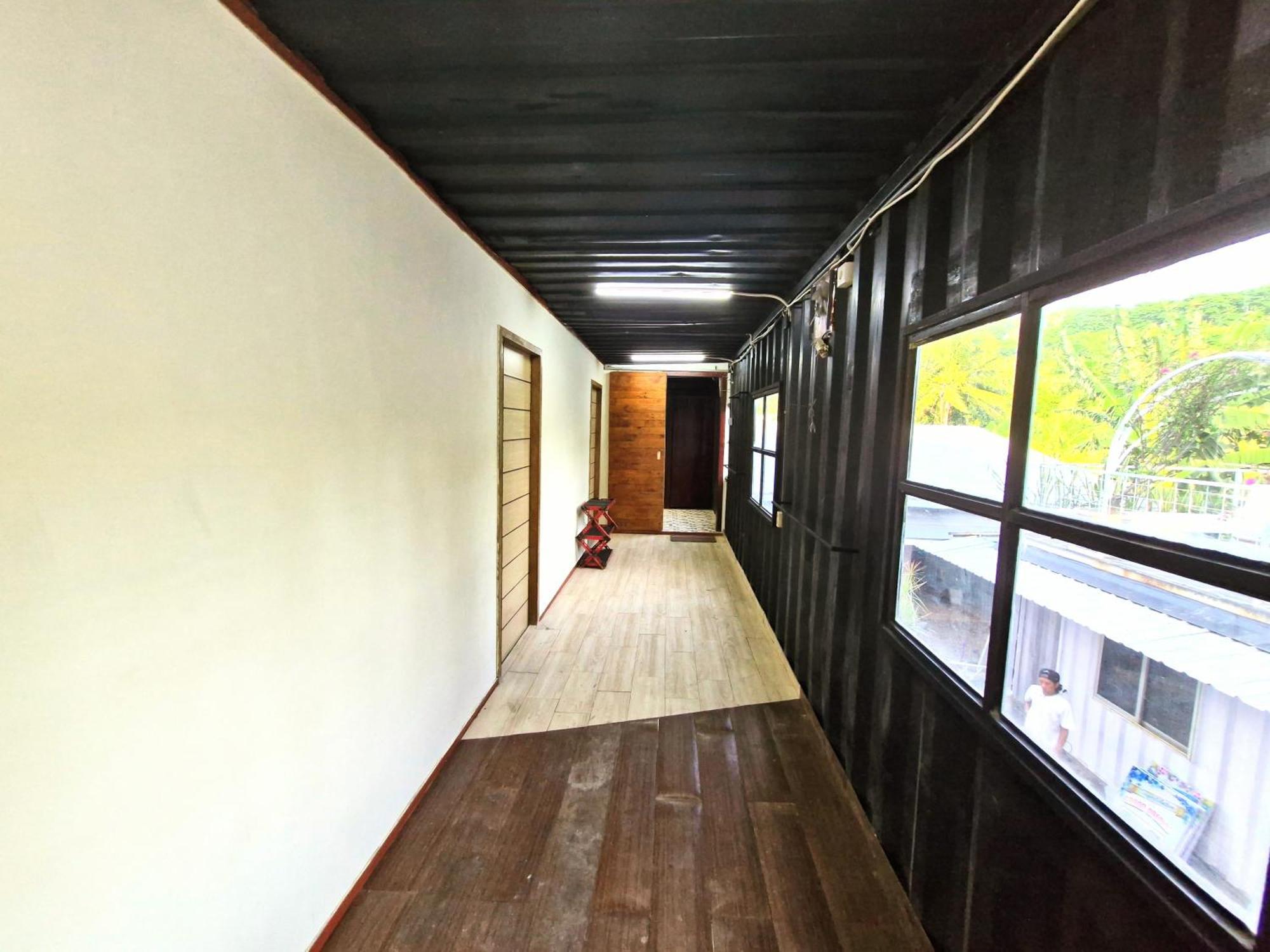 Karcof Container Hostel Senggigi Exterior foto